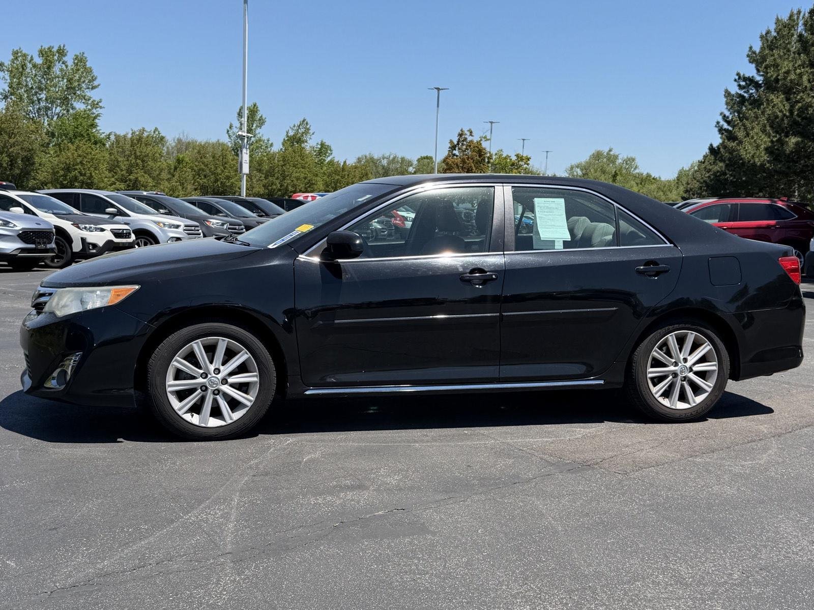 Used 2014 Attitude Black Metallic Toyota XLE V6 image 4