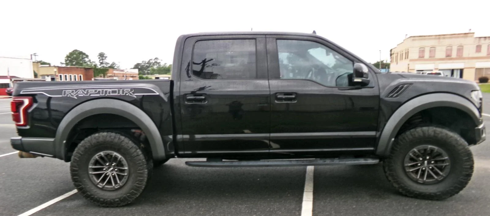 Used 2019 Agate Black FORD  image 4