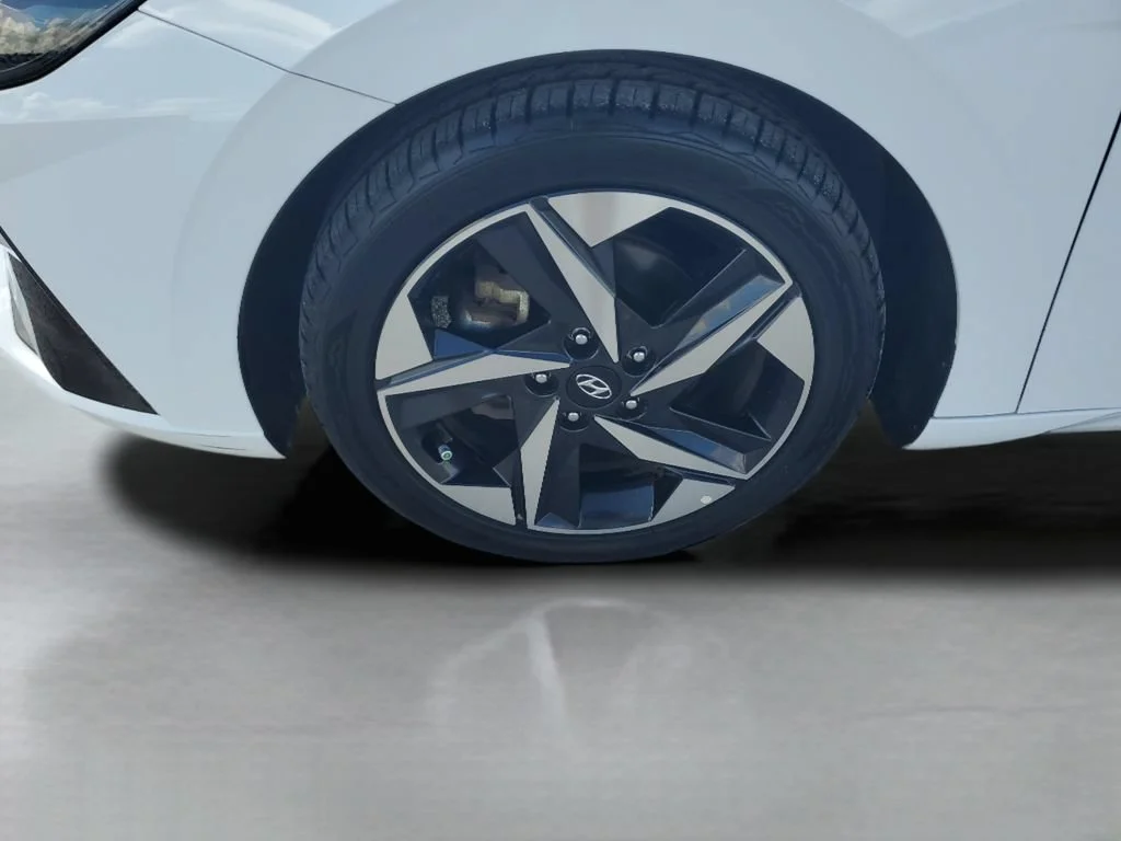 Used 2021 White Hyundai Limited image 27
