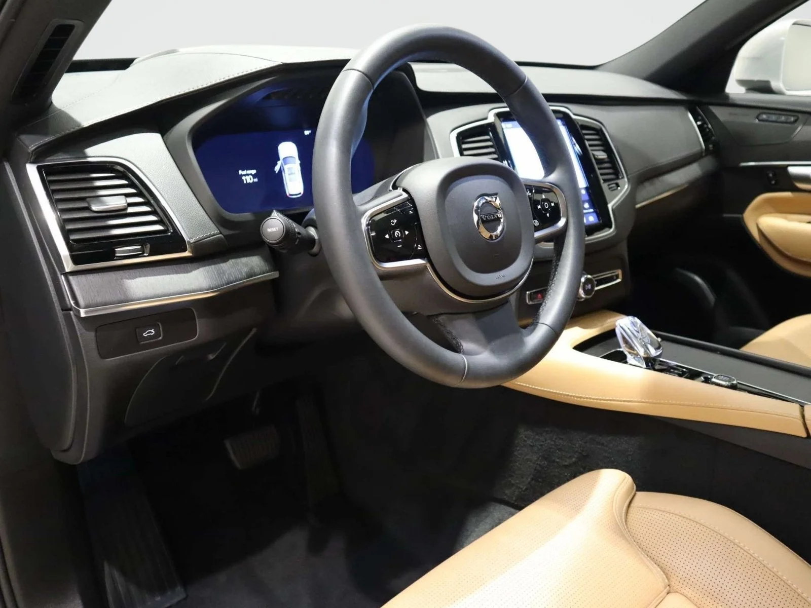 Used 2024 Silver Volvo Ultimate Bright Theme image 18