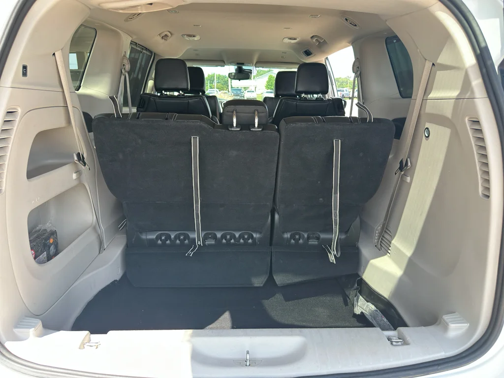 Used 2024 White Chrysler Touring L image 33