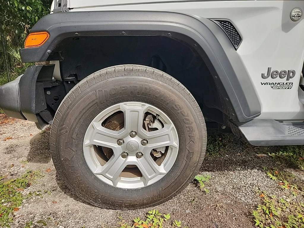 Used 2019 Bright White Clearcoat Jeep Sport S image 7