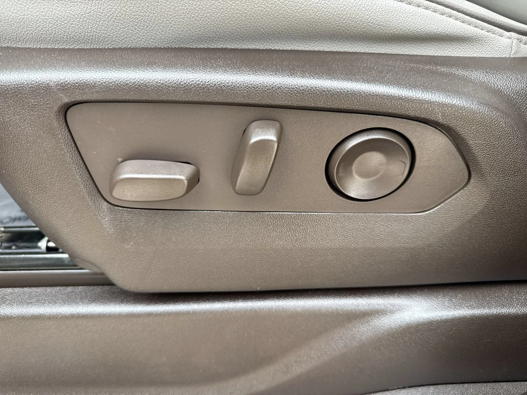 2023 GMC Yukon SLT - Photo 12