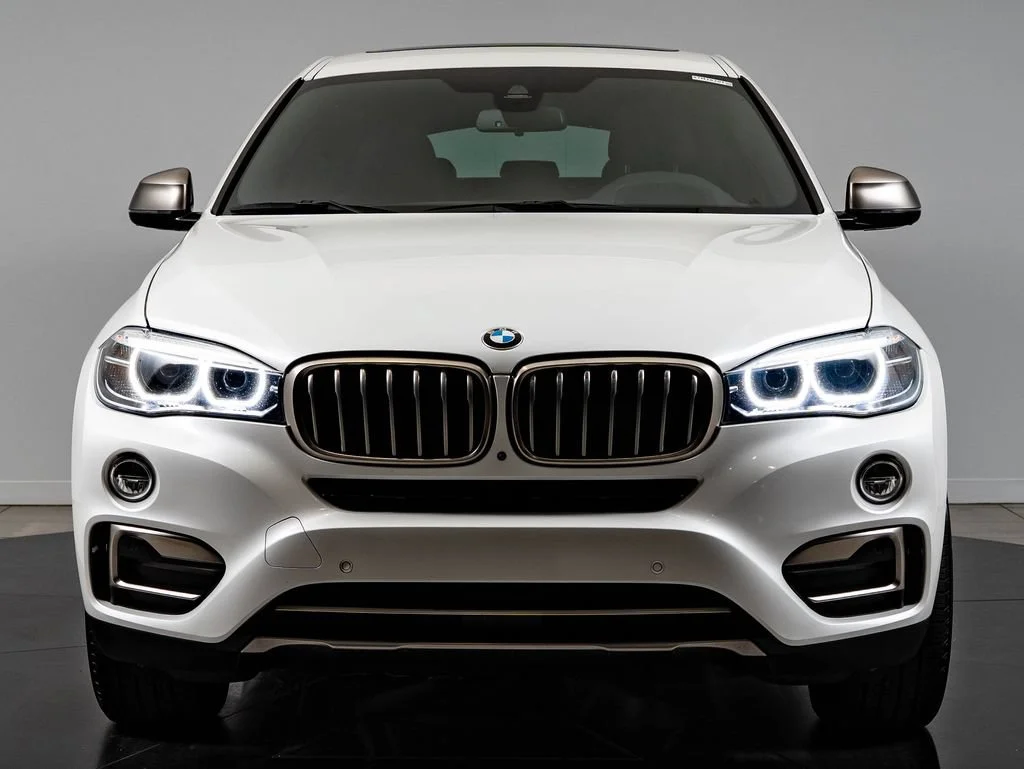 Used 2019 Mineral White Metallic BMW xDrive35i image 2