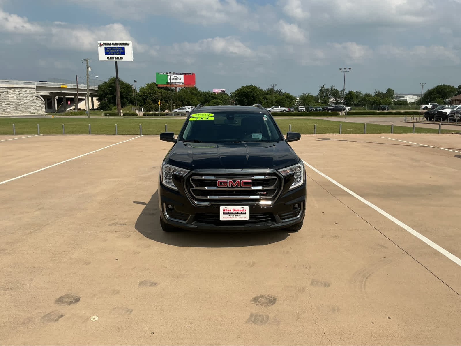 Used 2023 Ebony Twilight Metallic GMC AT4 image 3