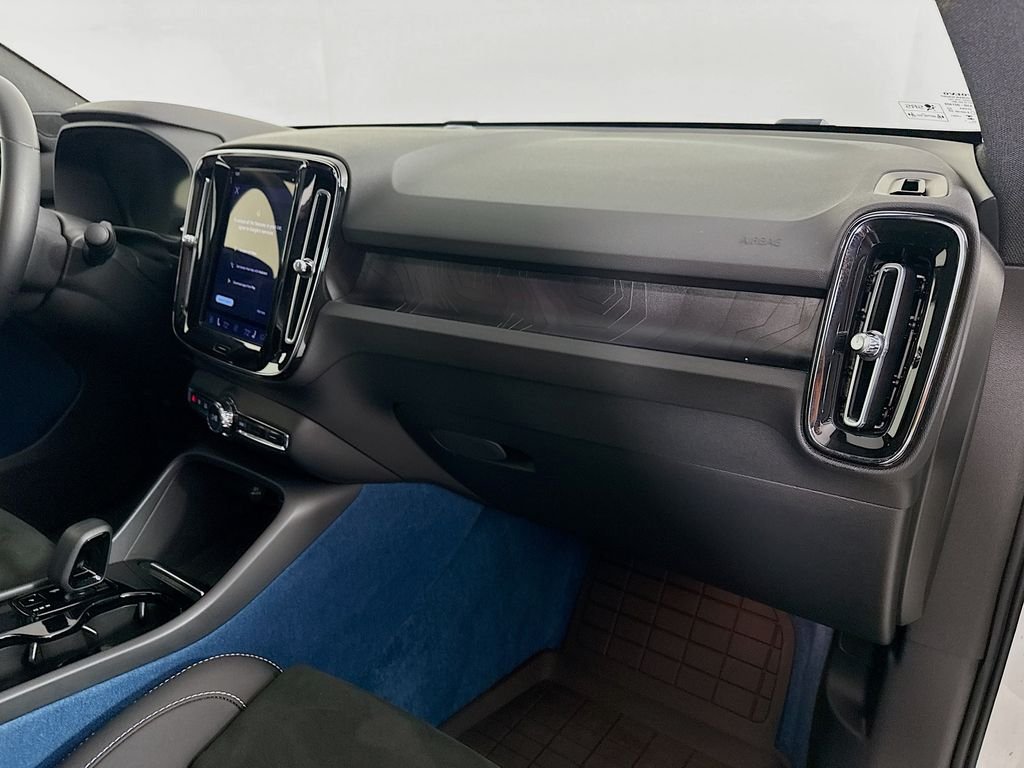 Used 2023 White Volvo Twin Plus image 25