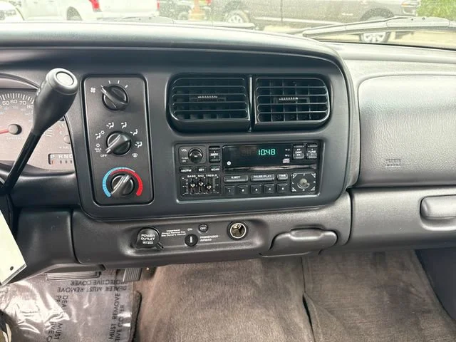 Used 1999 silver Dodge SLT image 22