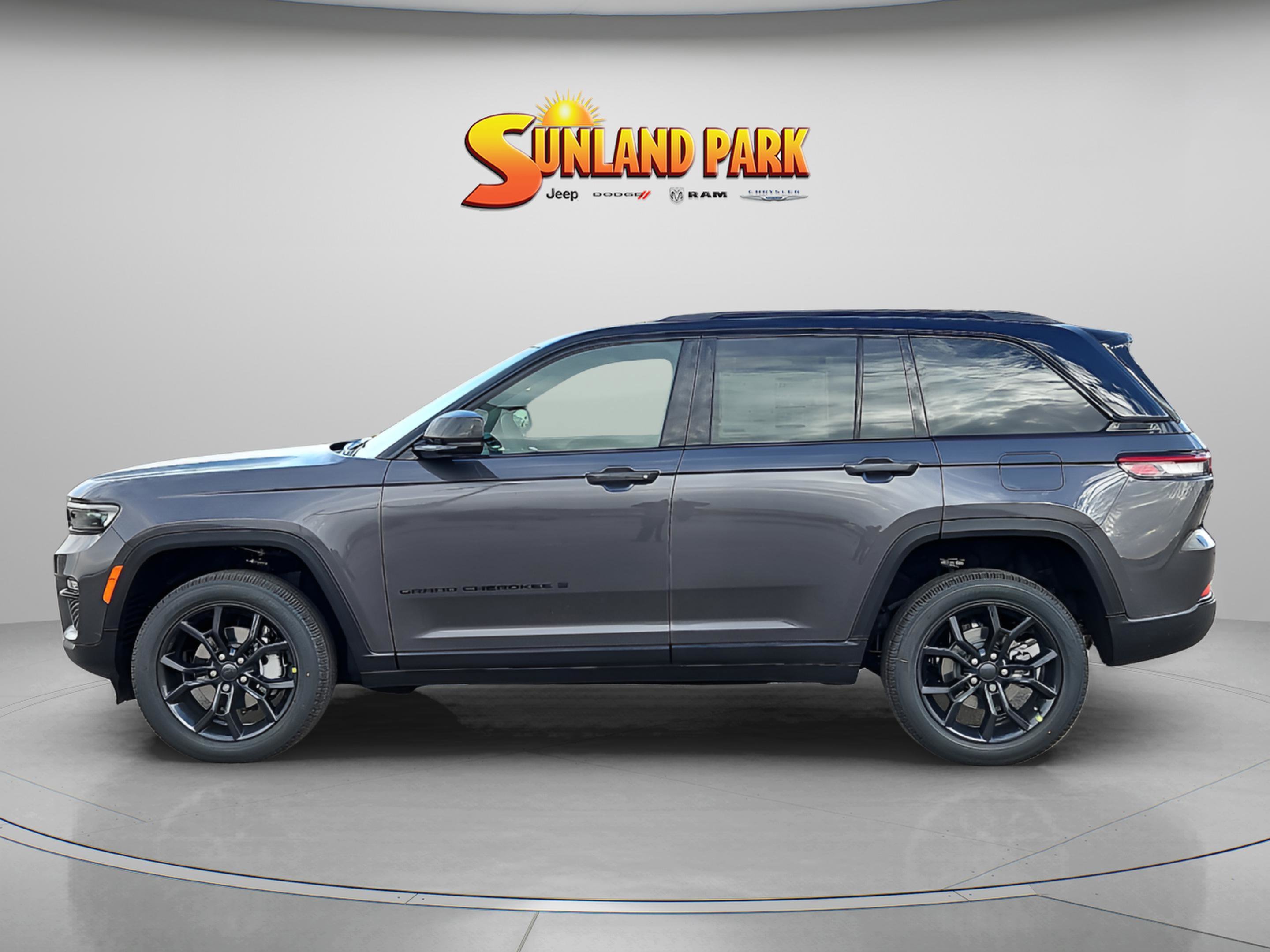 New 2025 Baltic Gray Metallic Clear-Coat Exterior Paint Jeep Limited image 3