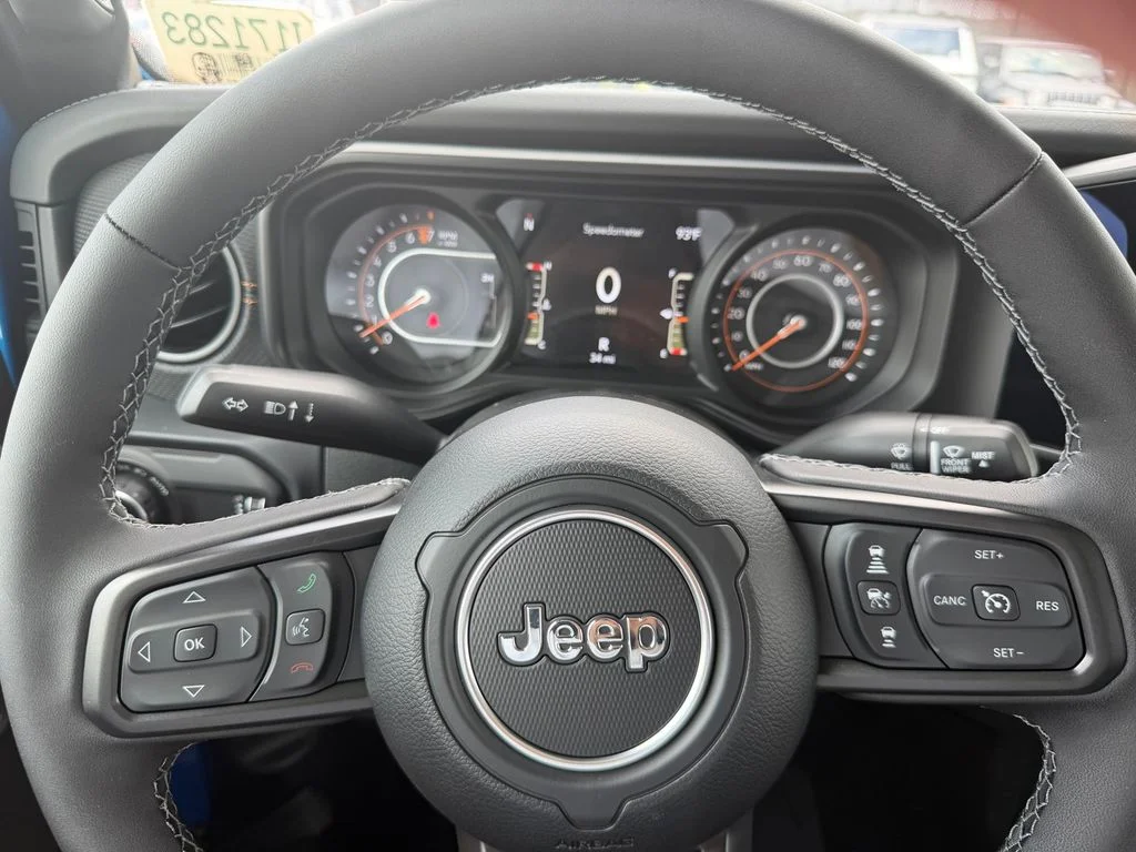 New 2026 Hydro Blue Pearl-Coat Exterior Paint Jeep Mojave image 23