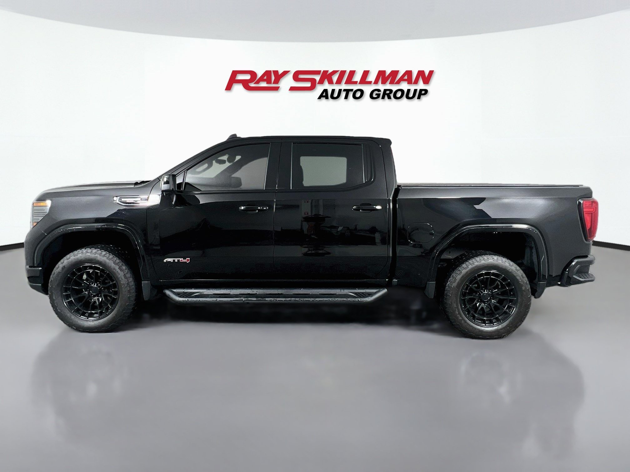 Used 2025 Onyx Black GMC AT4 image 4