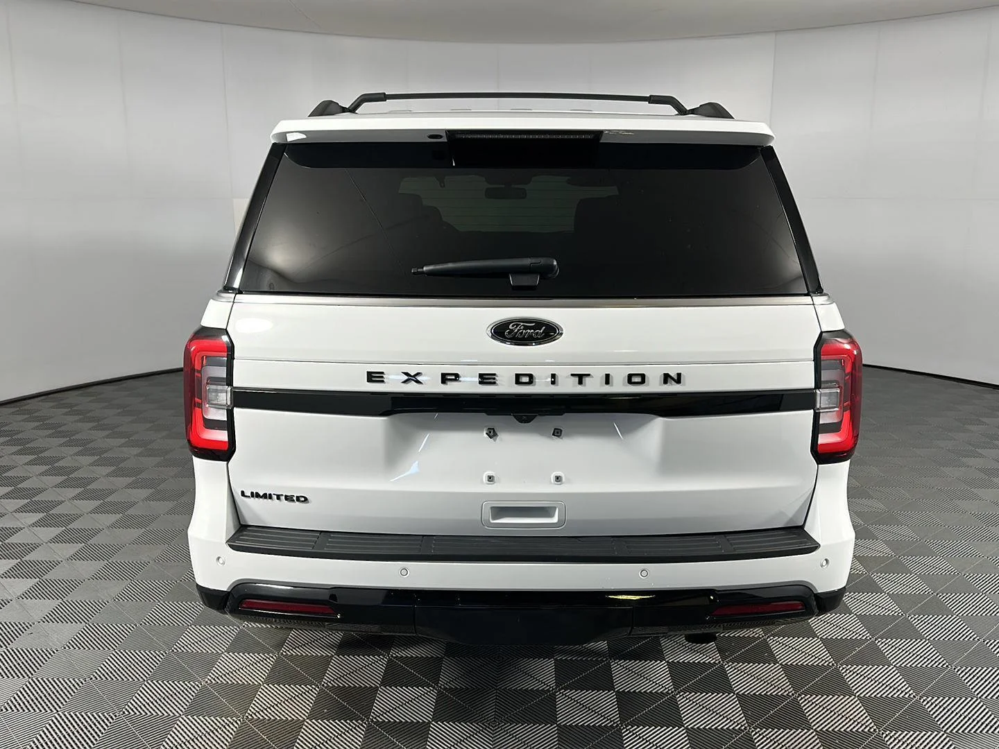 Used 2023 Oxford White Ford Limited image 26