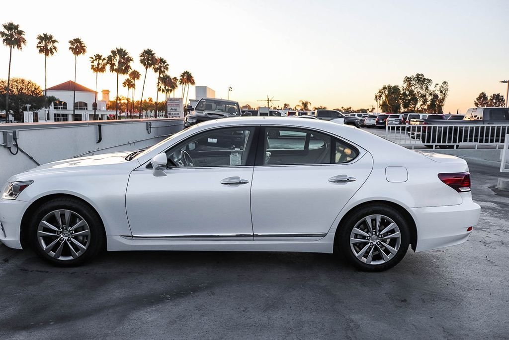 Used 2016 White Pearl Lexus 460 image 14