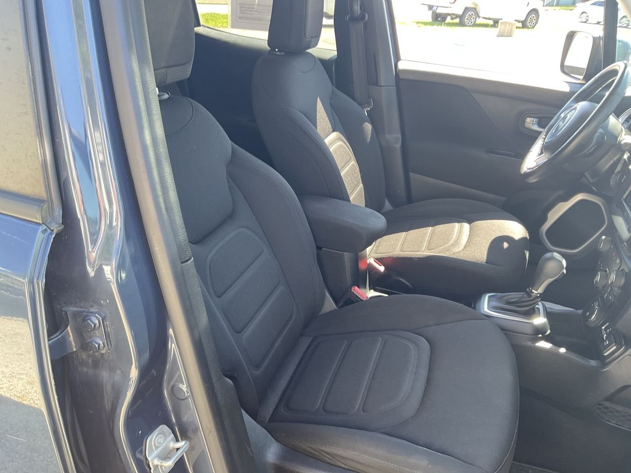 Used 2019 BLUE Jeep Latitude image 23