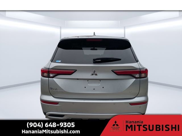 Used 2024 Silver Mitsubishi SE image 4