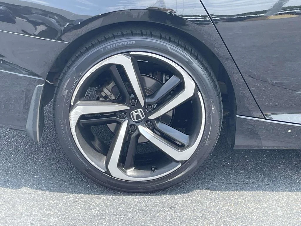 Used 2018  Honda Sport image 13