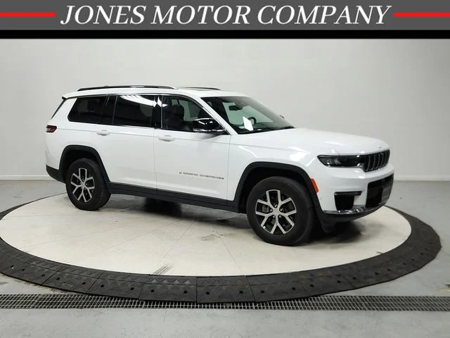 Used 2024 White Jeep Limited image 1