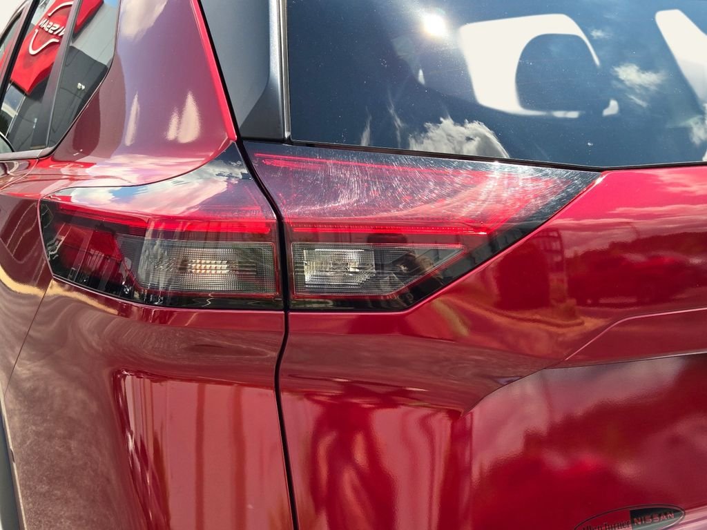 Used 2022 Red Nissan SV image 10
