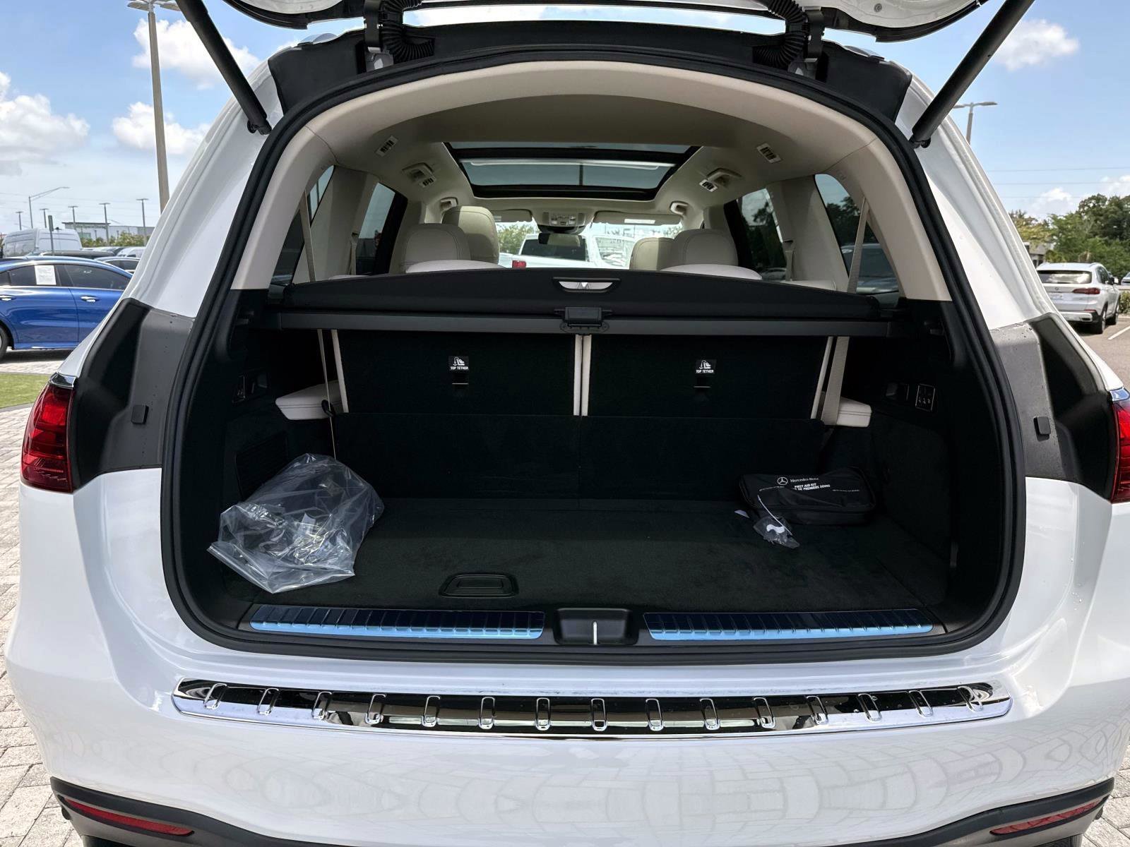 New 2026 Polar White Mercedes-Benz 450 4MATIC® SUV image 10