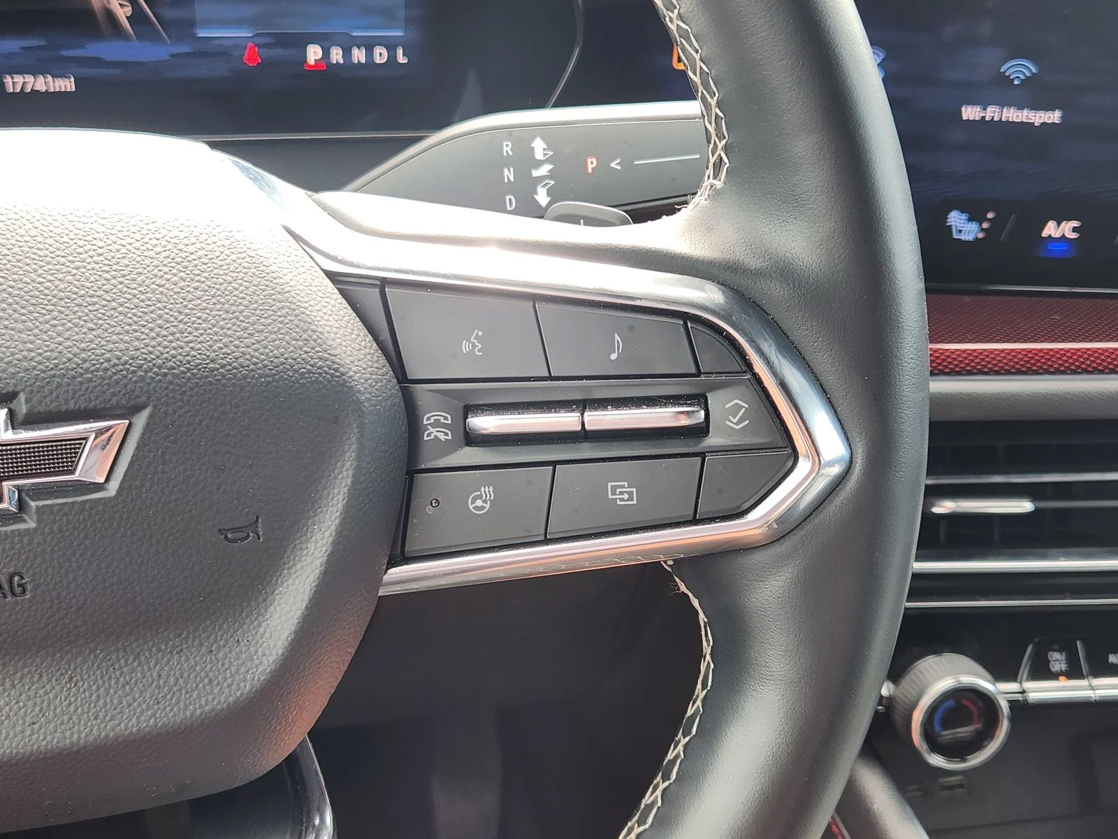 Used 2025 Gray Chevrolet Z71 image 27