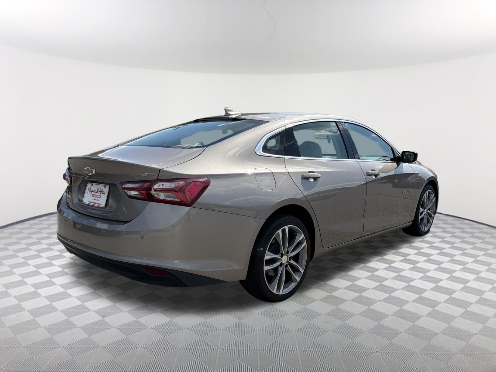 Used 2025 Summit White Chevrolet LT image 17
