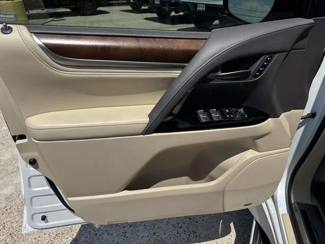 Used 2021 White Lexus 570 image 36