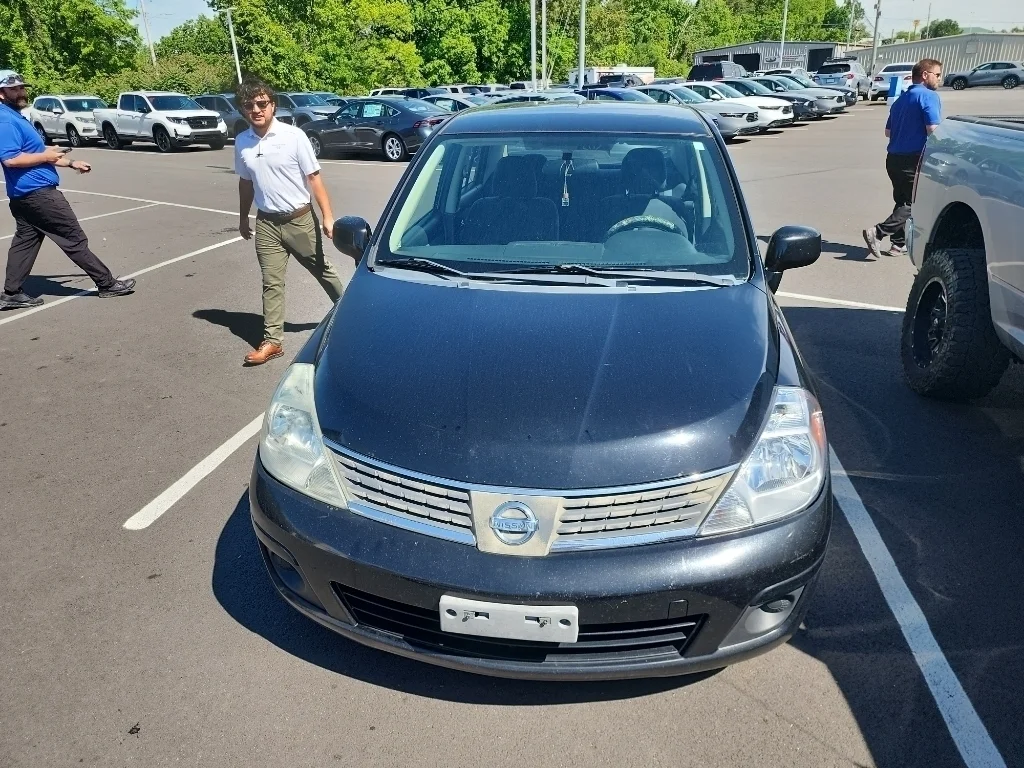 2008 Nissan Versa 1.8 S Auto's photo