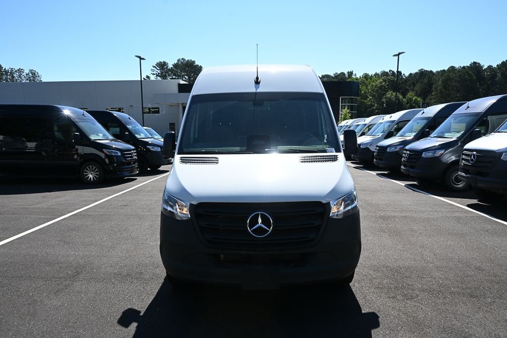 Used 2025 Arctic+White Mercedes-Benz Cargo 144 WB image 30
