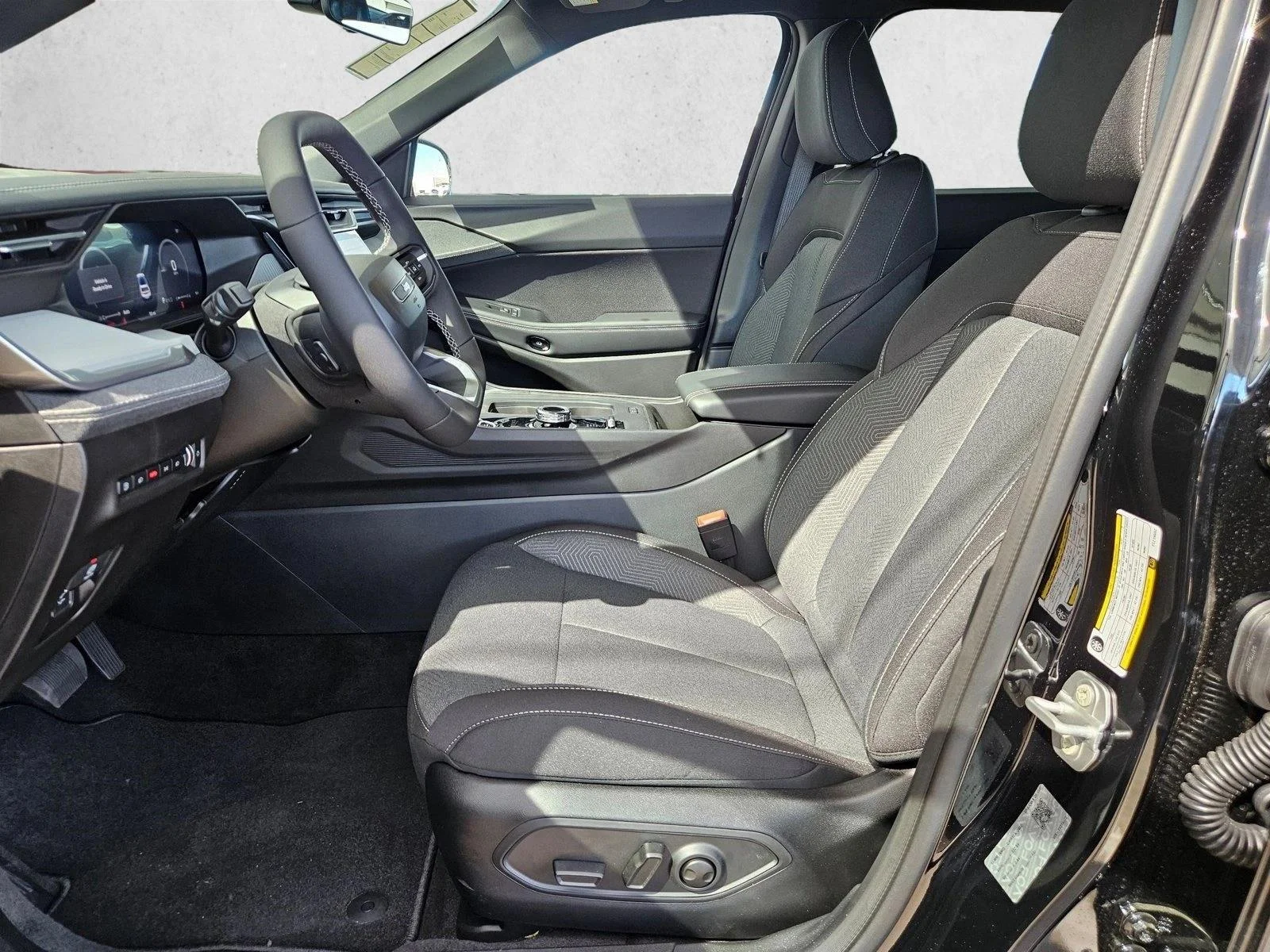 New 2026 Diamond Black Crystal Pearlcoat Jeep Laredo image 4