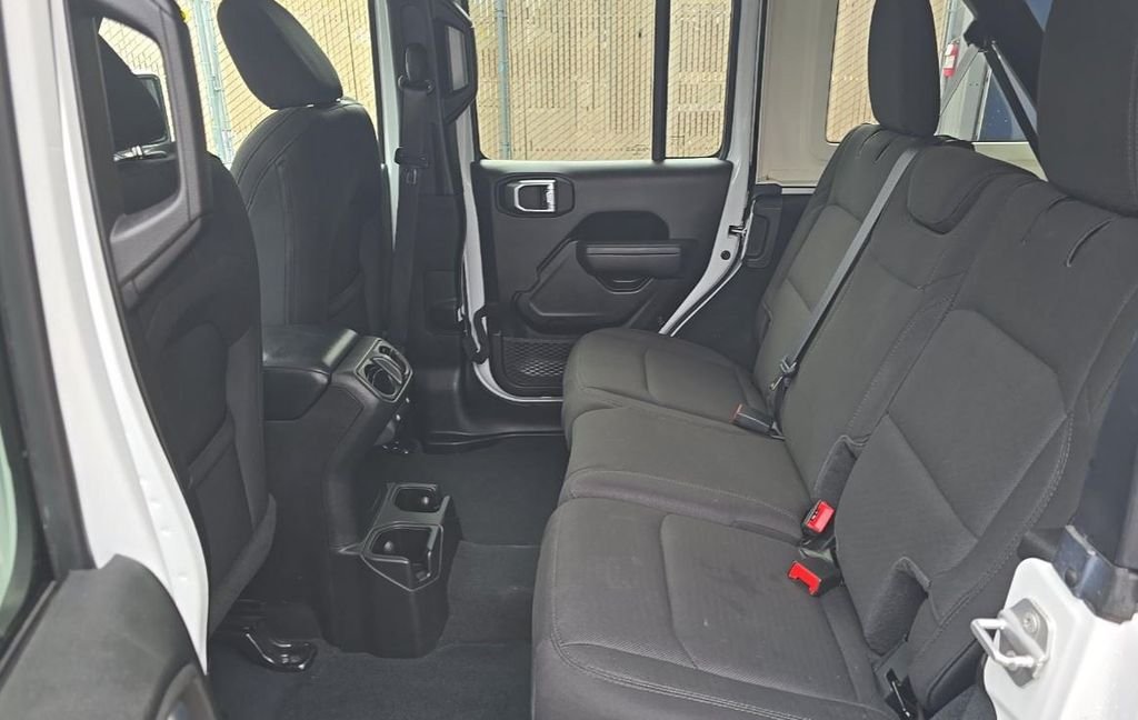 Used 2022 White Jeep Unlimited Sport S image 7