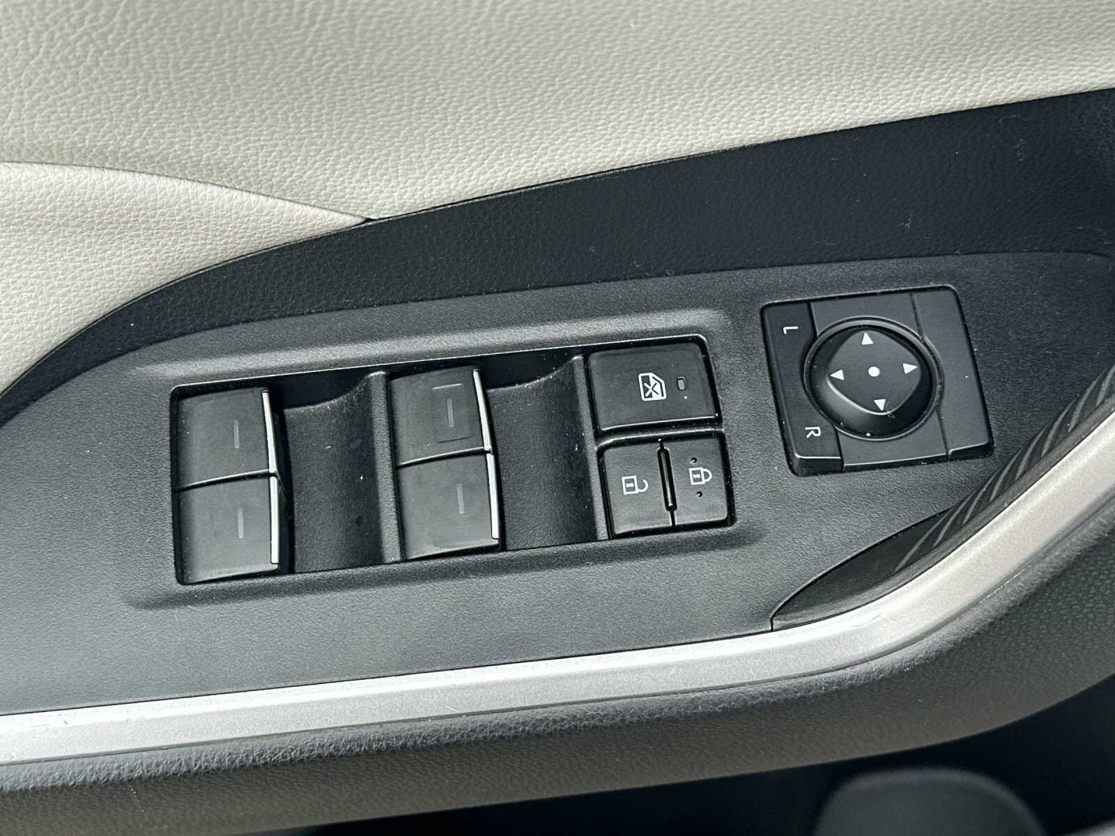 Used 2022 White Toyota XLE 4D Sport Utility image 13