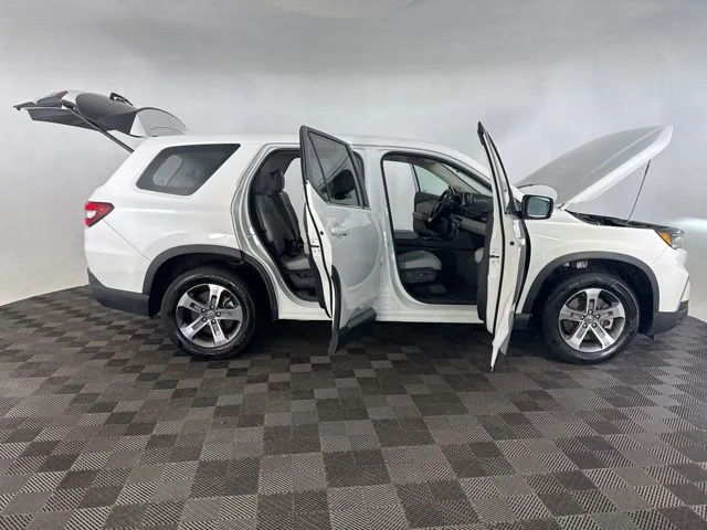 Used 2023 White Honda EX-L image 13
