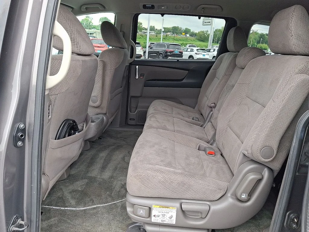 Used 2016 Gray Honda SE image 11
