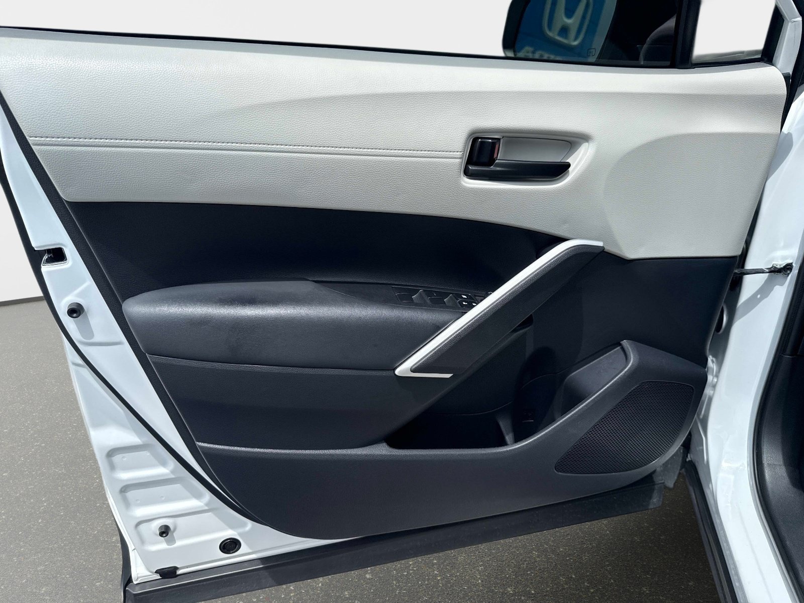 Used 2026 Wind Chill Pearl Toyota L image 16