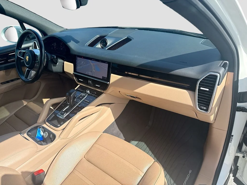 Used 2021  Porsche Base image 32