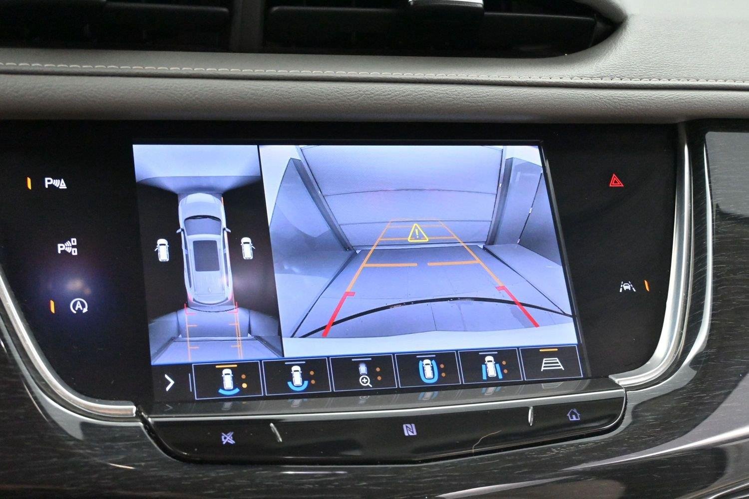 Used 2020 CRYSTAL WHITE TRICOAT Cadillac AWD Premium Luxury image 23
