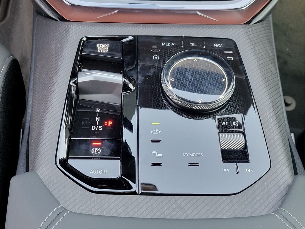 2026 BMW X3 30 - Photo 24