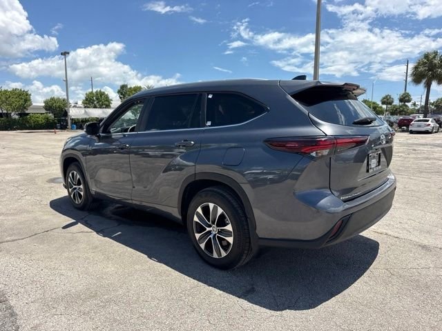 2025 Toyota Highlander XLE - Photo 17