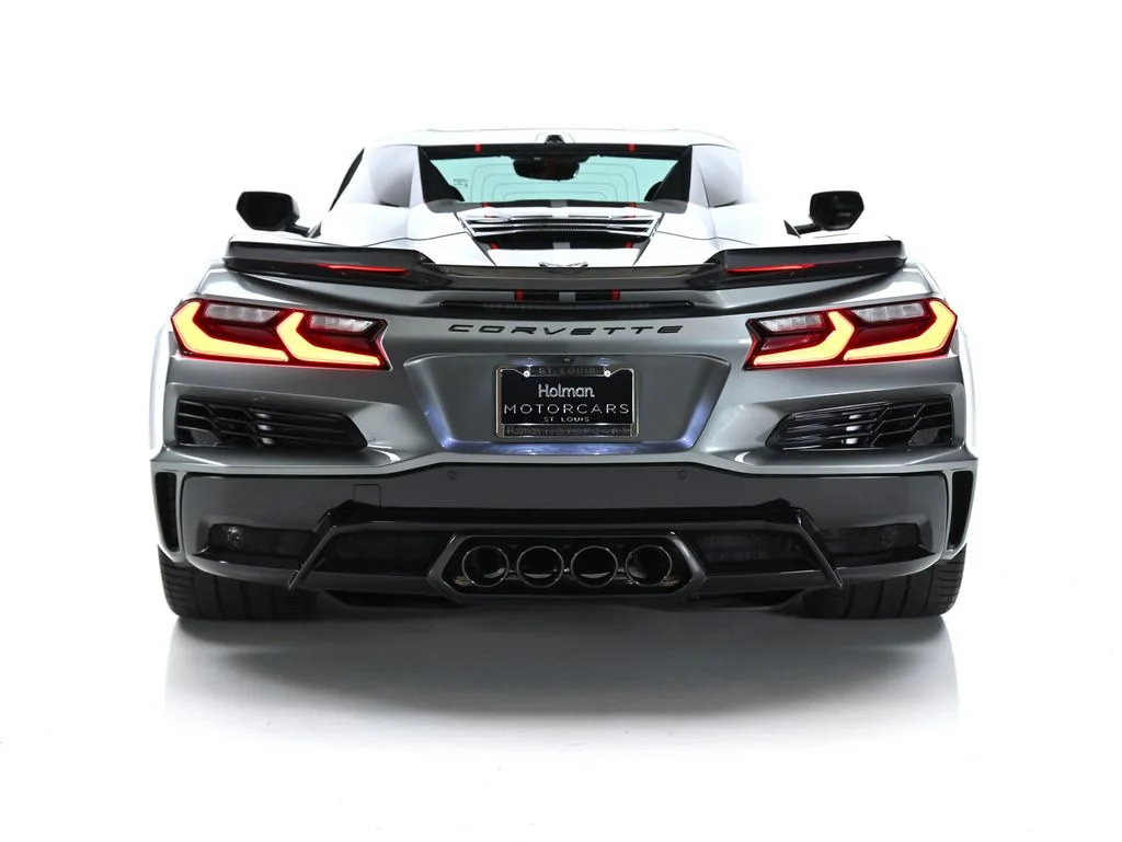 Used 2024 Gray Metallic Chevrolet Z06 image 6