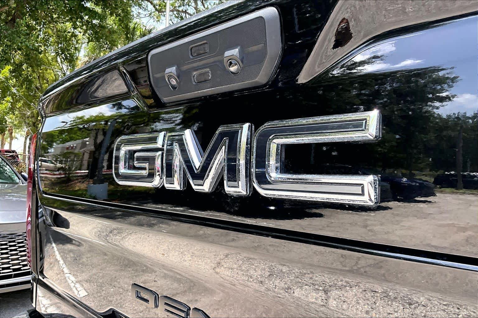 Used 2024 Onyx Black GMC Denali Ultimate image 31