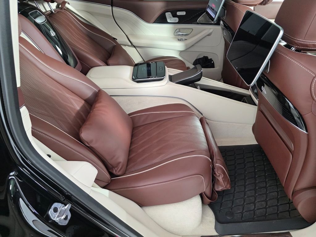 Certified Used 2025 Black Mercedes-Benz Maybach GLS 600 image 30