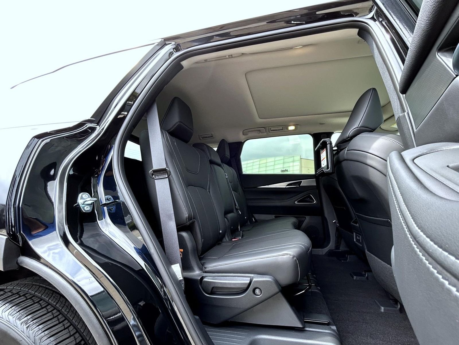 New 2027 MINERAL BLACK INFINITI Luxe AWD image 18