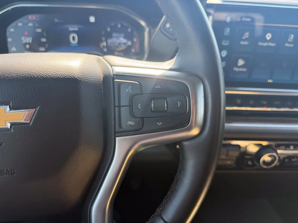 Used 2025 White Chevrolet LT image 8