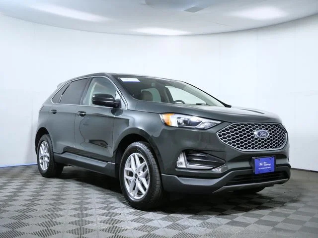 Used 2024 Green Ford SEL image 1