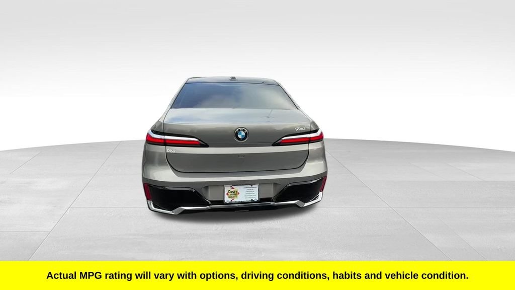 2025 BMW 7 Series 740i - Photo 10