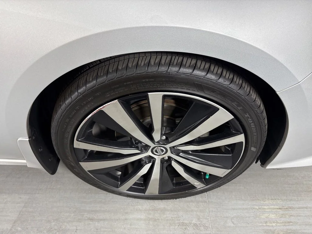 Used 2021 Silver Nissan 2.5 SR image 10