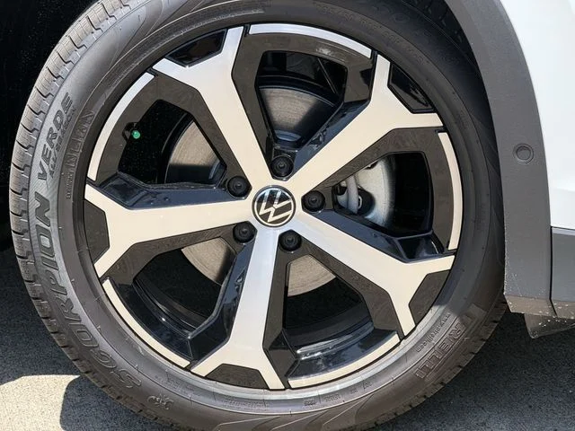 New 2026 White Volkswagen 2.0T SE image 6
