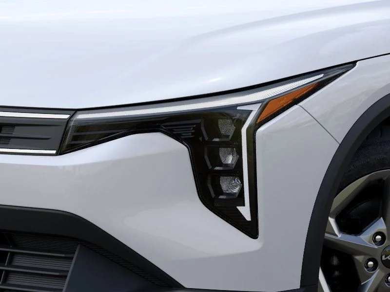 New 2026 Snow White Pearl Kia LXS image 10