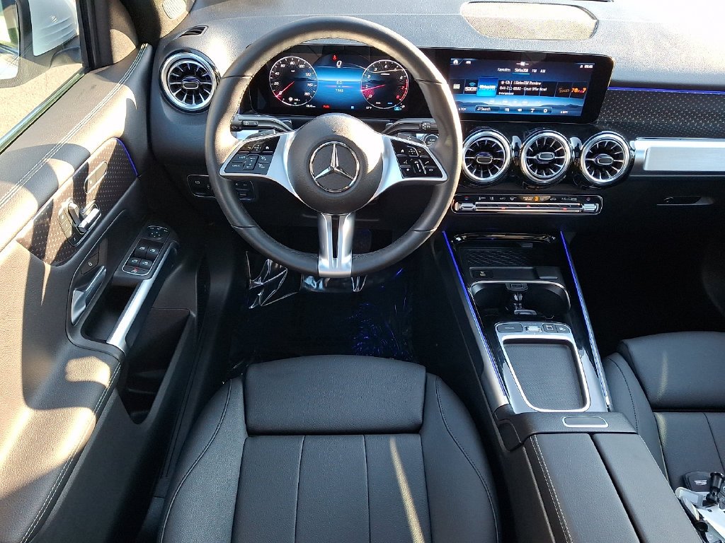 Used 2026 White Mercedes-Benz GLB 250 image 11