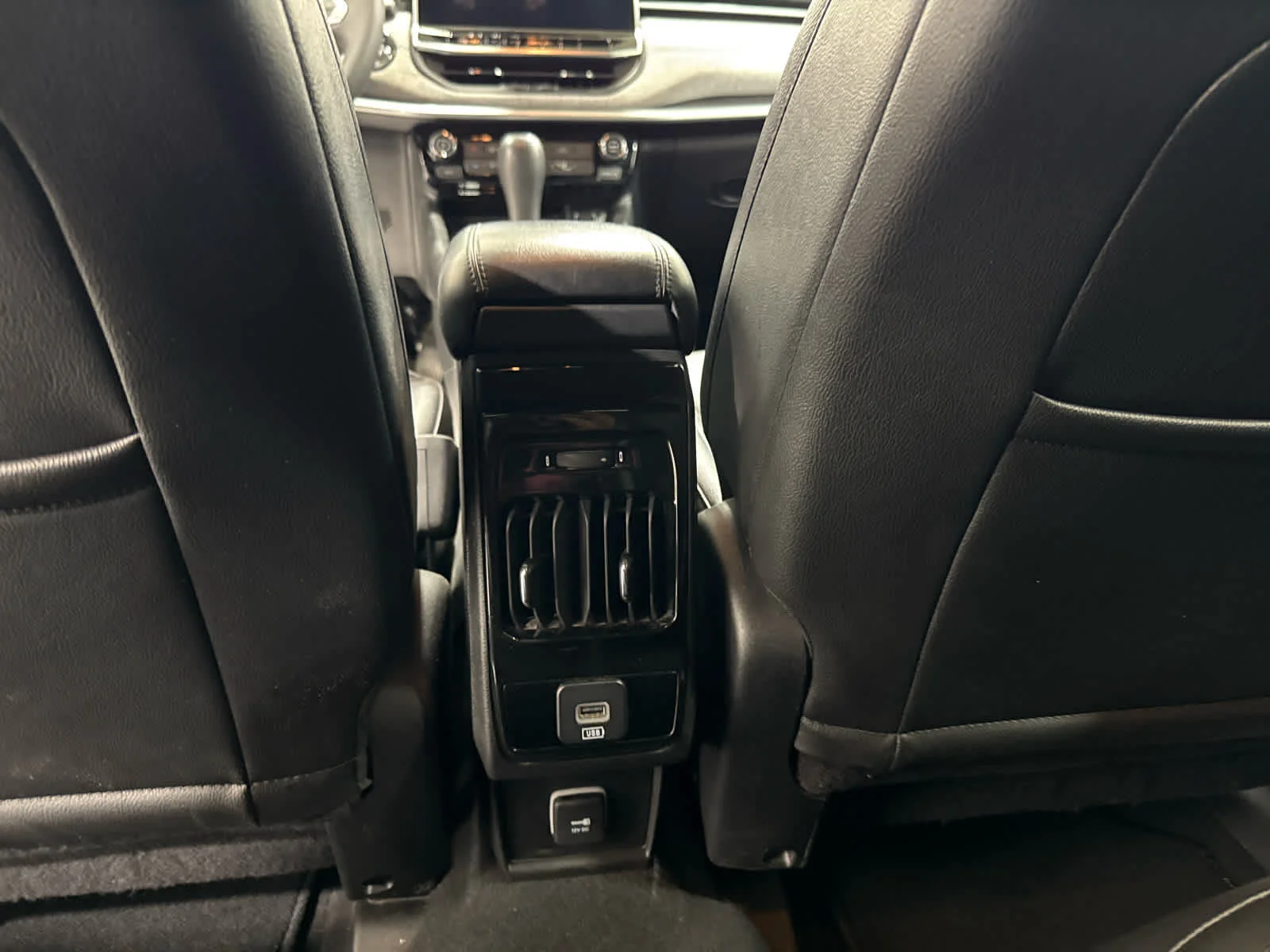 Used 2024 Sil/silver Jeep Latitude image 13
