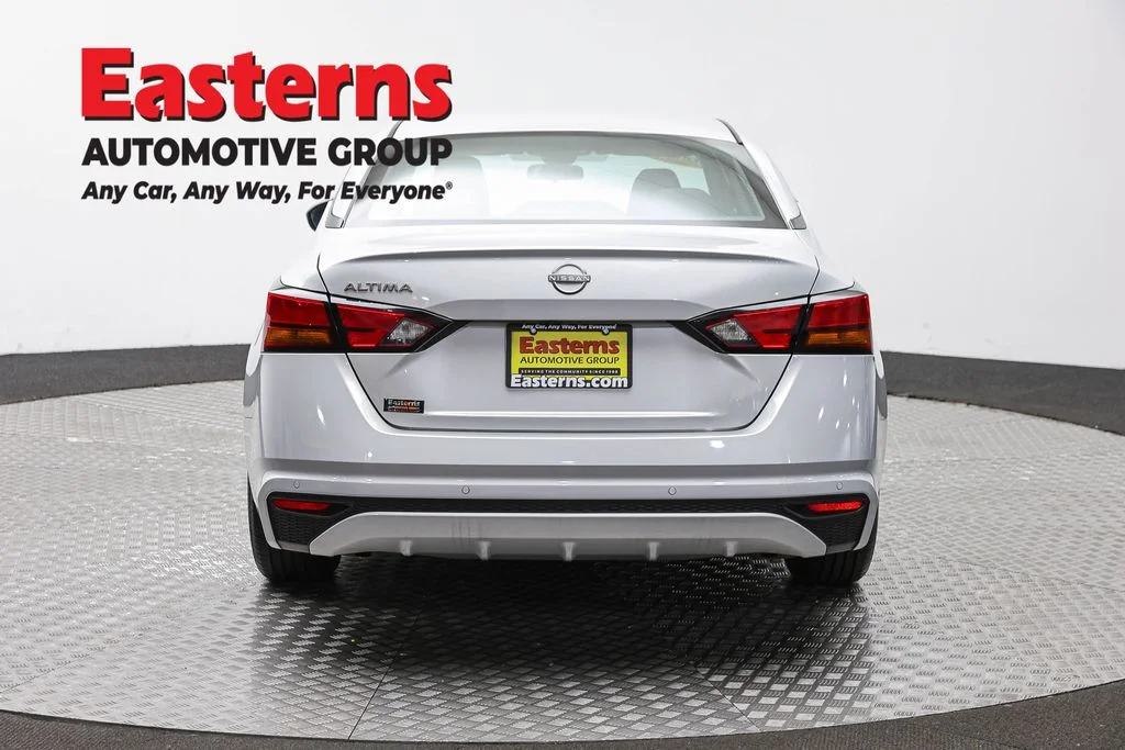 Used 2023 Silver Nissan 2.5 S image 6
